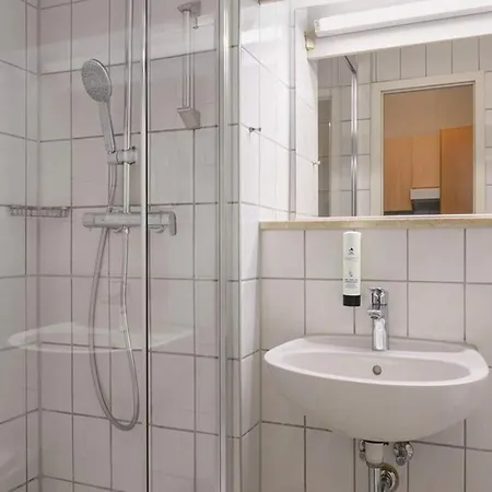 Ruegen Ifa, * בינץ